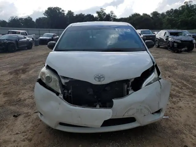 2017 TOYOTA SIENNA   