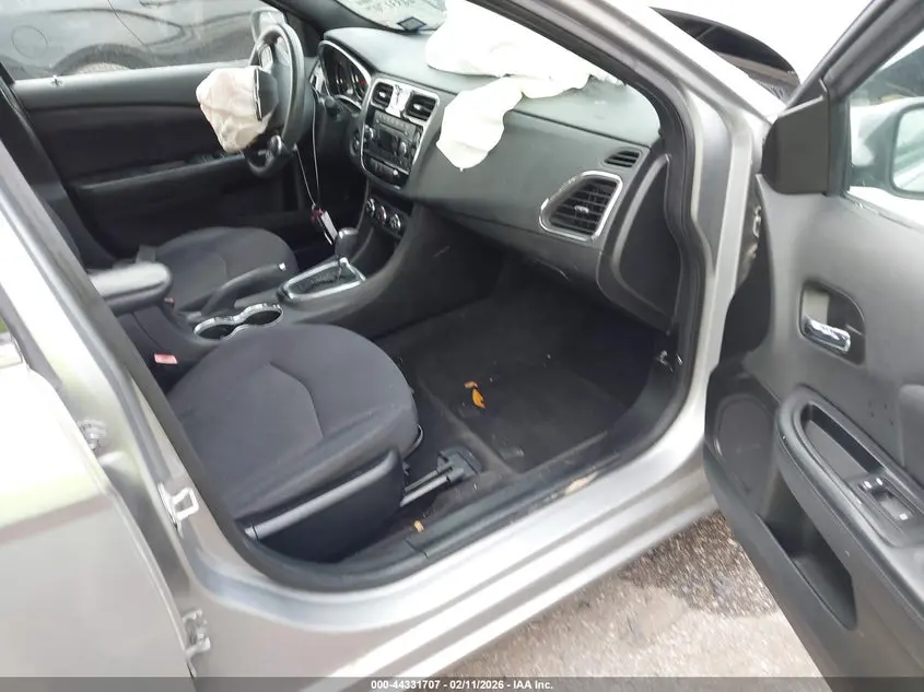 2014 CHRYSLER 200 LX