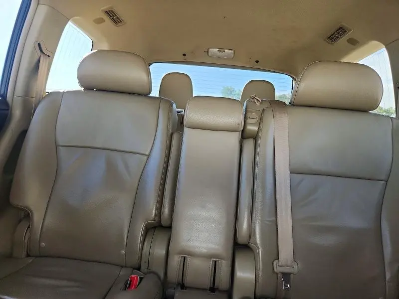 2010 TOYOTA HIGHLANDER SE  