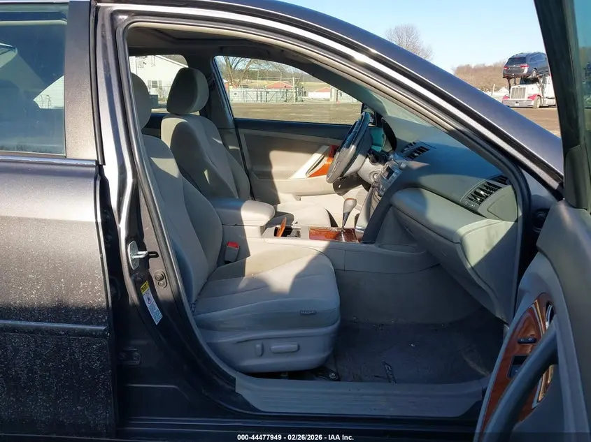 2011 TOYOTA CAMRY XLE