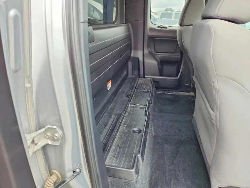 2019 TOYOTA TACOMA SR  