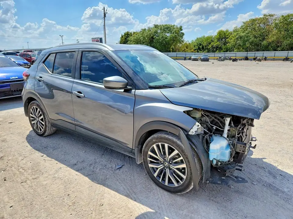 2021 NISSAN KICKS SV  