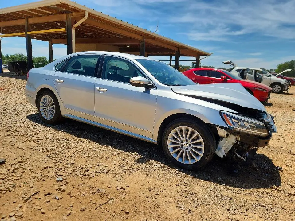 2016 VOLKSWAGEN PASSAT SE  