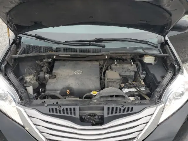 2015 TOYOTA SIENNA XLE  