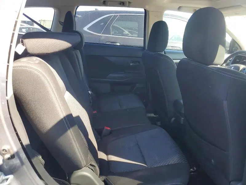 2017 MITSUBISHI OUTLANDER SE  