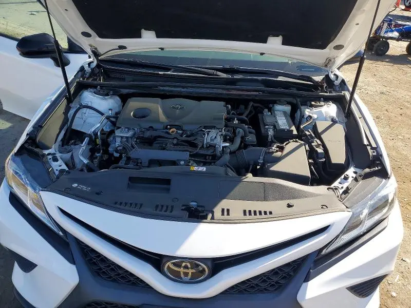 2019 TOYOTA CAMRY SE  