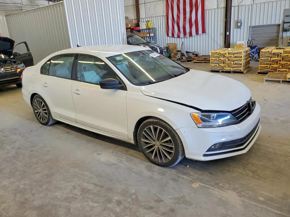 2016 VOLKSWAGEN JETTA SPORT  