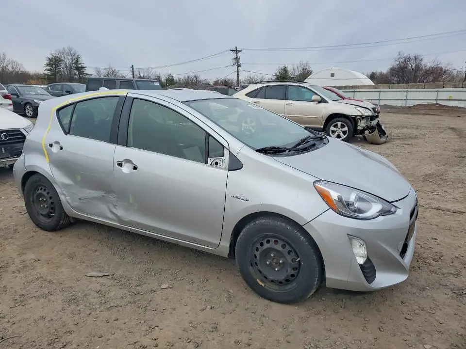 2016 TOYOTA PRIUS C TWO  