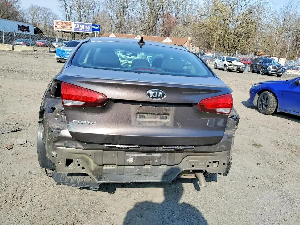 2017 KIA FORTE LX  