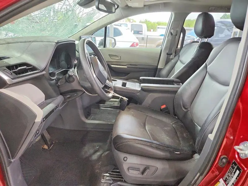 2021 TOYOTA SIENNA LE  