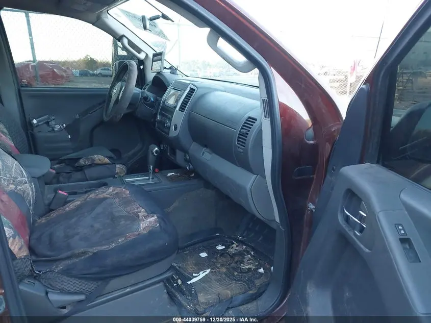 2017 NISSAN FRONTIER SV