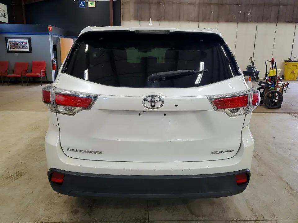 2016 TOYOTA HIGHLANDER XLE  