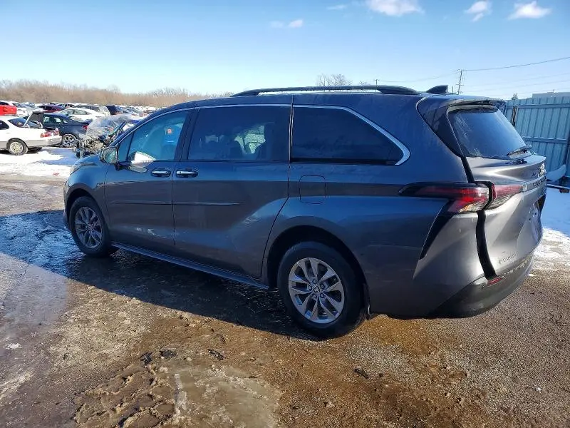 2025 TOYOTA SIENNA   