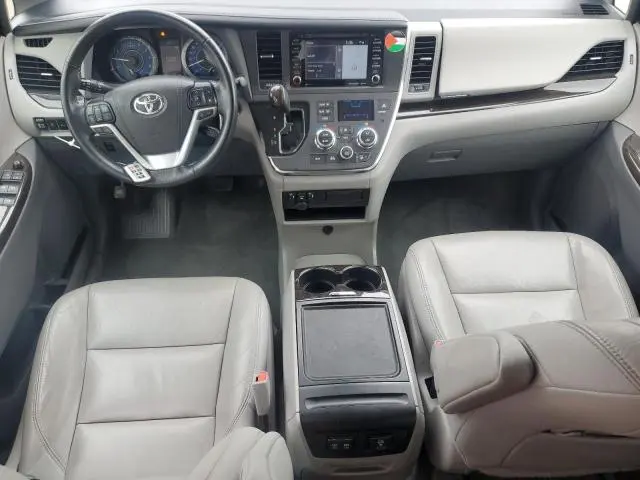 2019 TOYOTA SIENNA XLE  