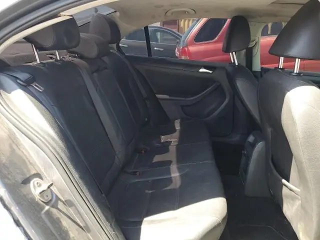 2011 VOLKSWAGEN JETTA SE  