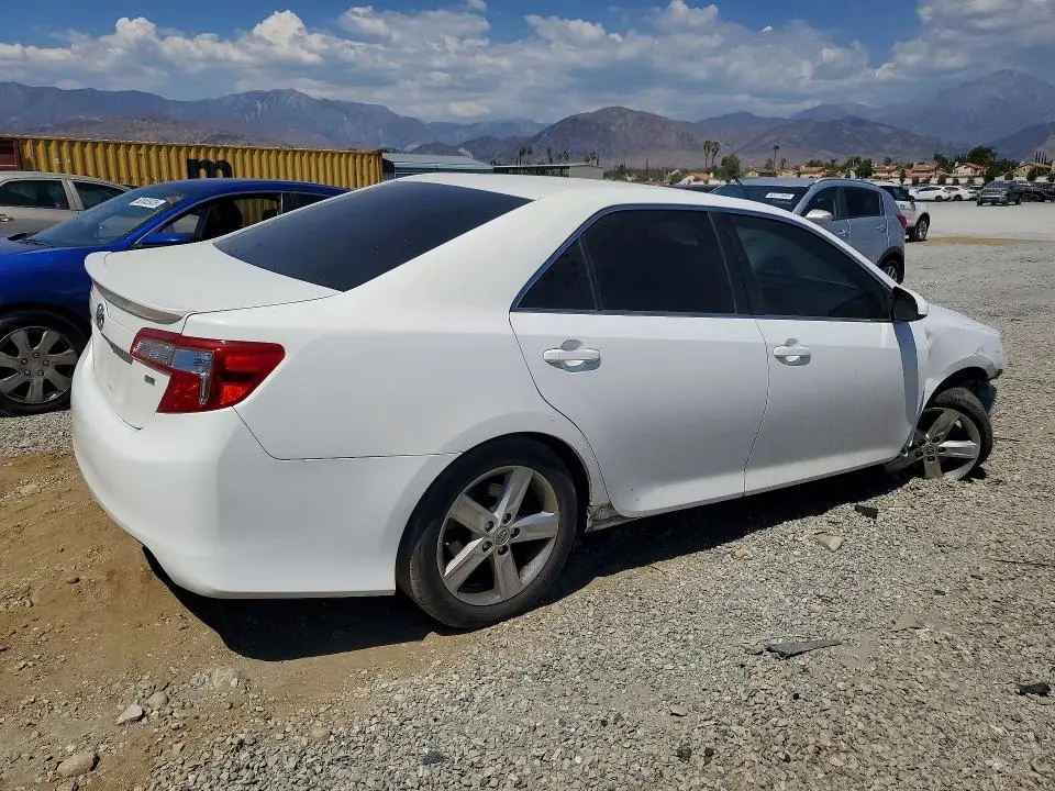 2013 TOYOTA CAMRY SE  
