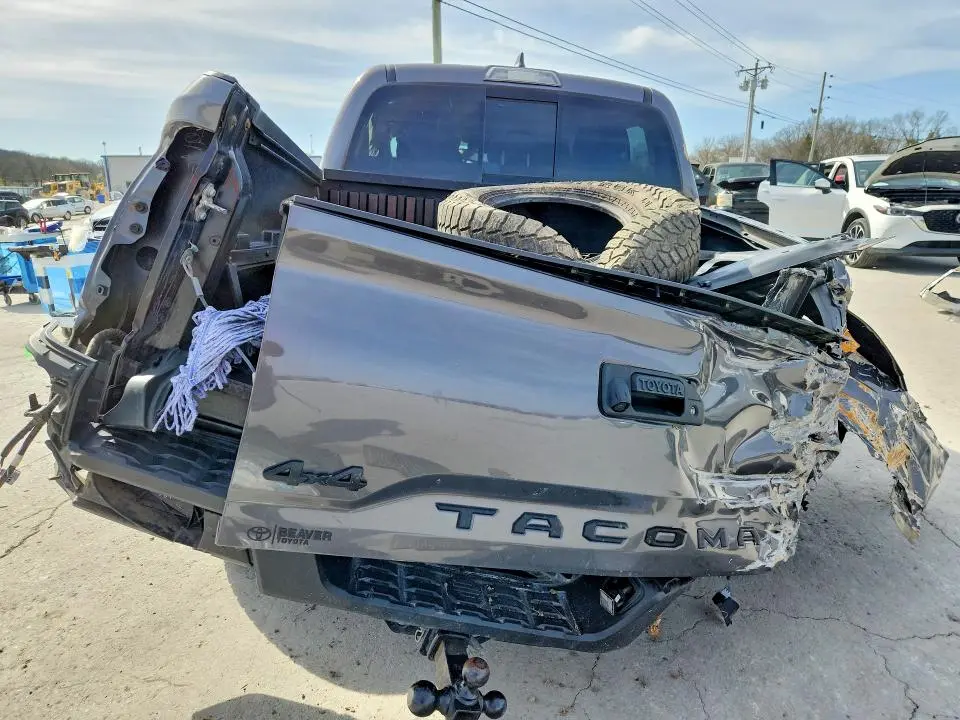 2018 TOYOTA TACOMA SR5 V6  