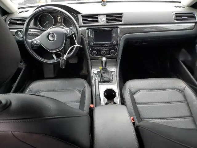 2017 VOLKSWAGEN PASSAT SE  