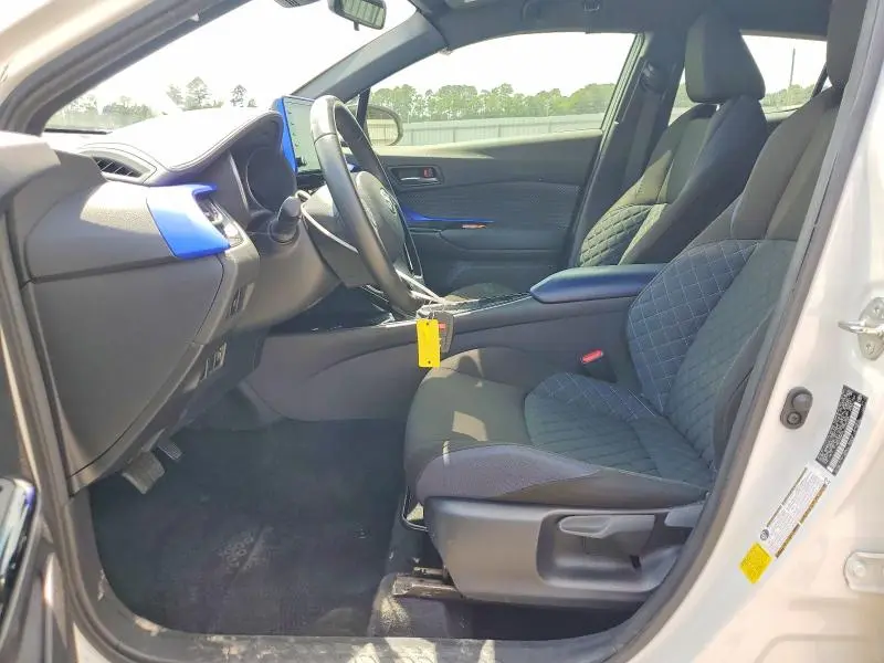 2020 TOYOTA C-HR XLE  