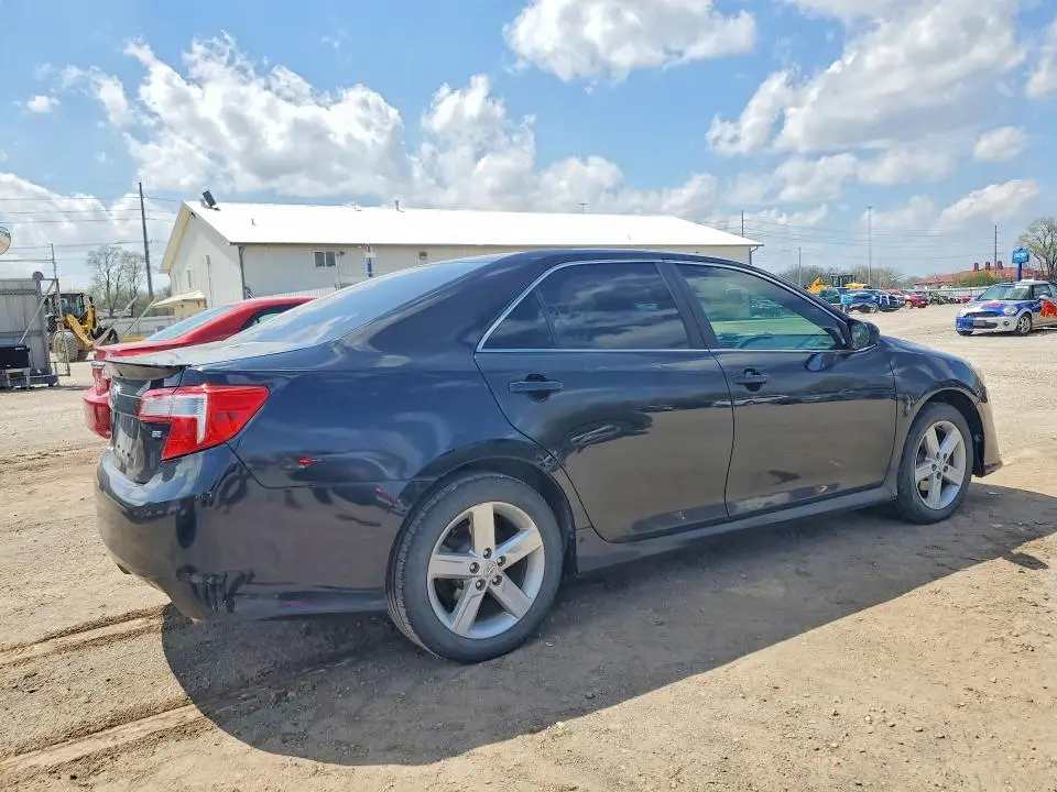 2013 TOYOTA CAMRY SE  