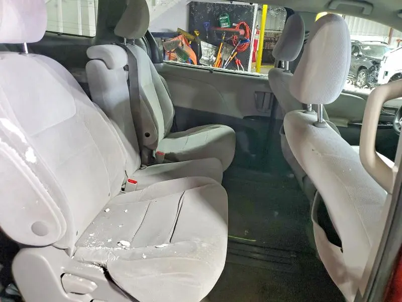 2015 TOYOTA SIENNA LE 8-PASSENGER  