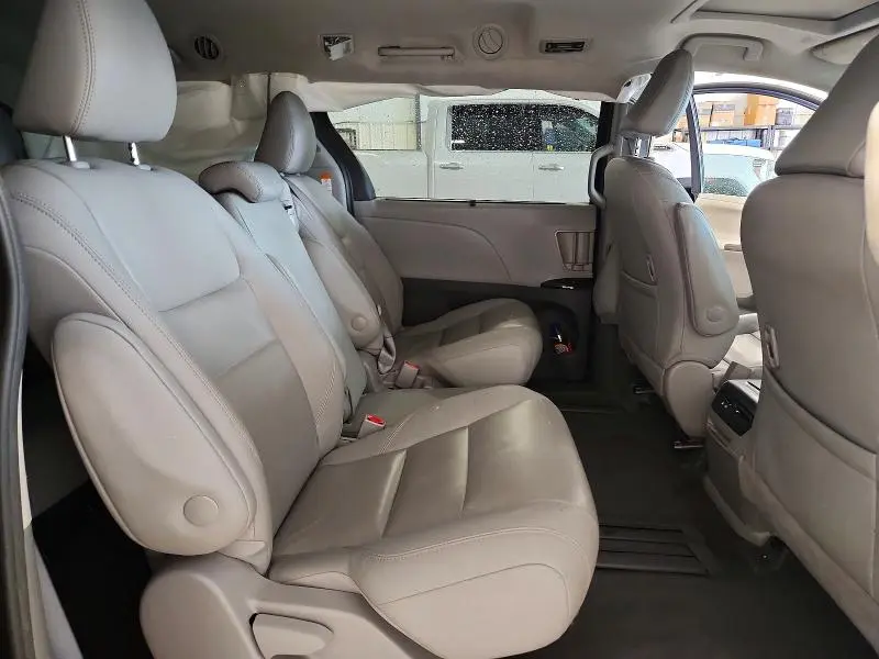 2020 TOYOTA SIENNA XLE 8-PASSENGER  