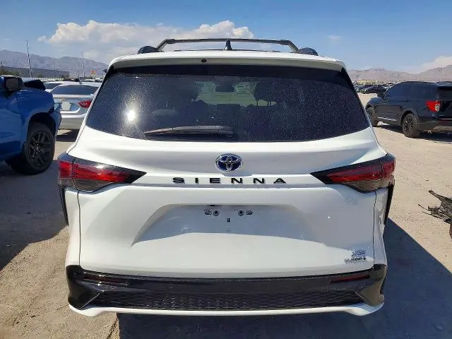 2021 TOYOTA SIENNA XSE  