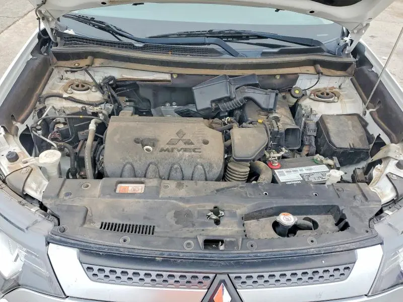 2020 MITSUBISHI OUTLANDER SE  