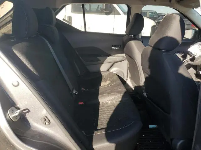 2022 NISSAN KICKS SV  