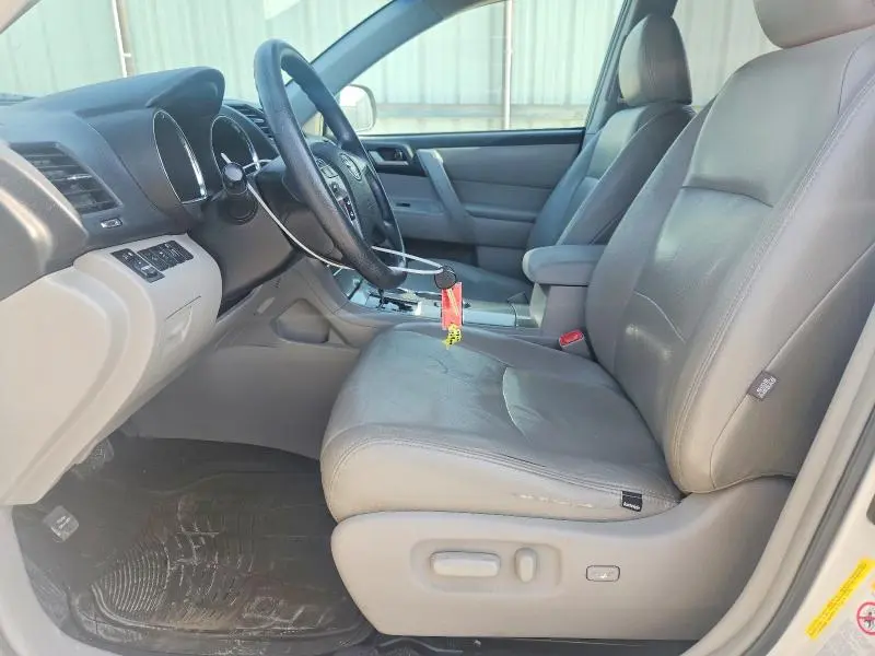 2013 TOYOTA HIGHLANDER PLUS  