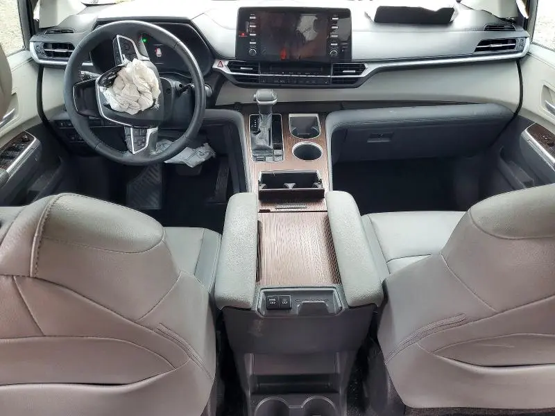 2022 TOYOTA SIENNA   