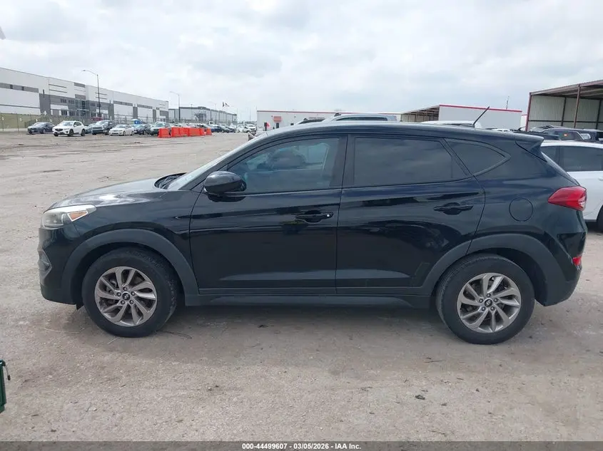 2017 HYUNDAI TUCSON SE