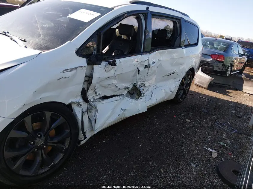 2019 CHRYSLER PACIFICA TOURING L PLUS