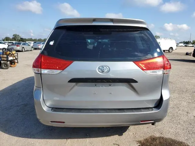 2011 TOYOTA SIENNA   