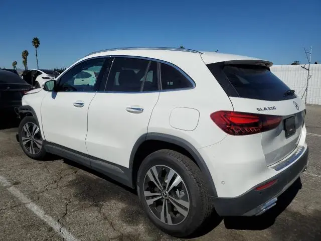2025 MERCEDES-BENZ GLA 250  