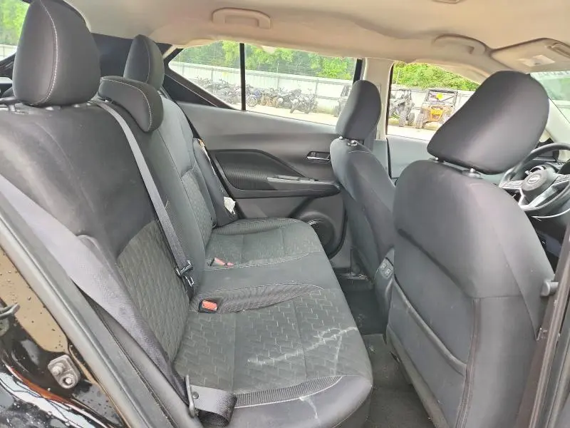 2022 NISSAN KICKS SV  