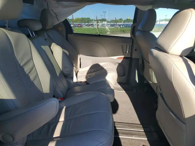 2011 TOYOTA SIENNA XLE 8-PASSENGER  