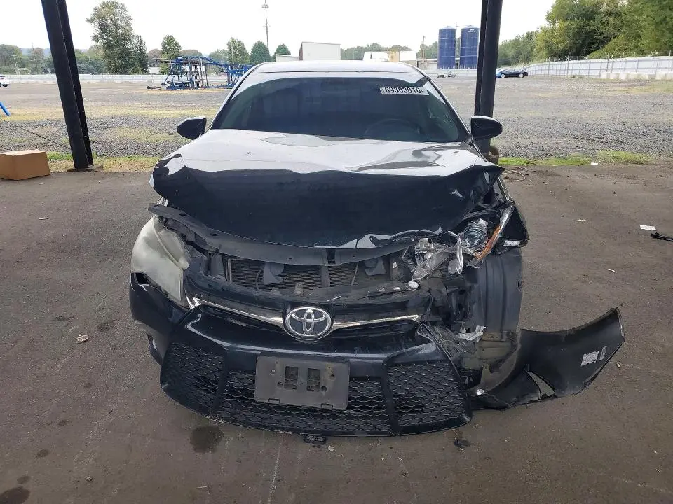 2015 TOYOTA CAMRY SE  