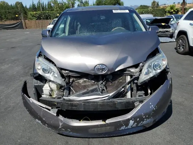 2011 TOYOTA SIENNA XLE  