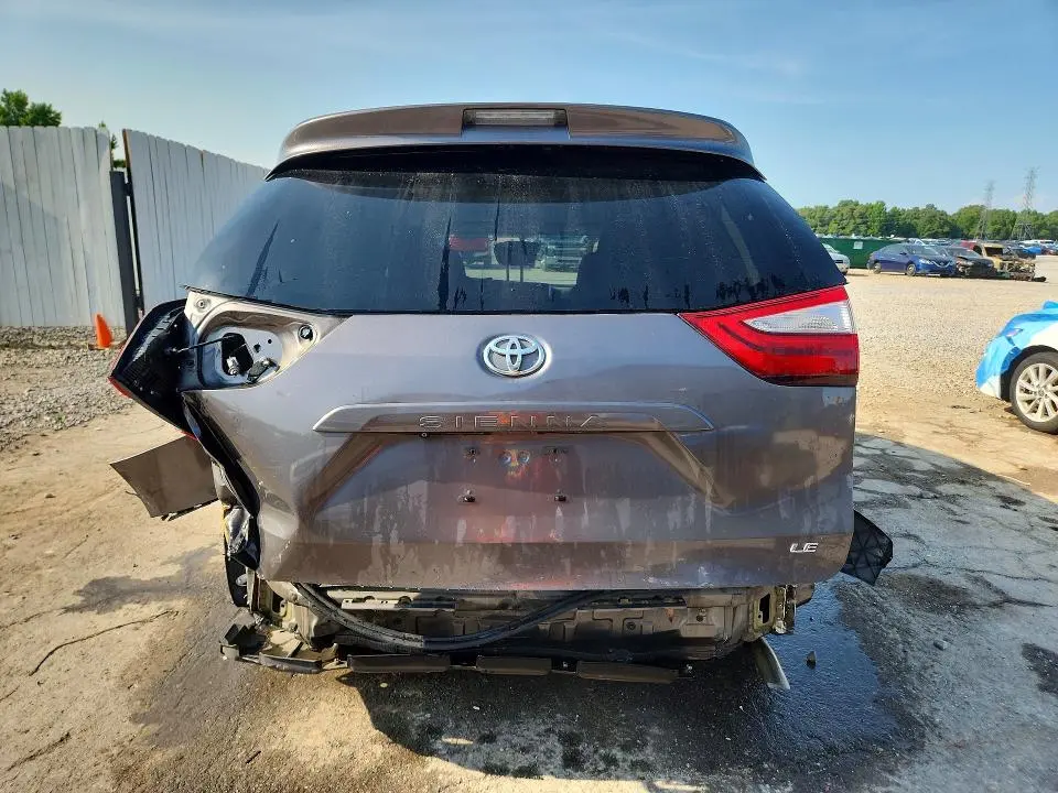 2015 TOYOTA SIENNA LE  