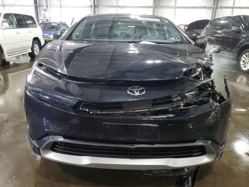2025 TOYOTA PRIUS XLE  