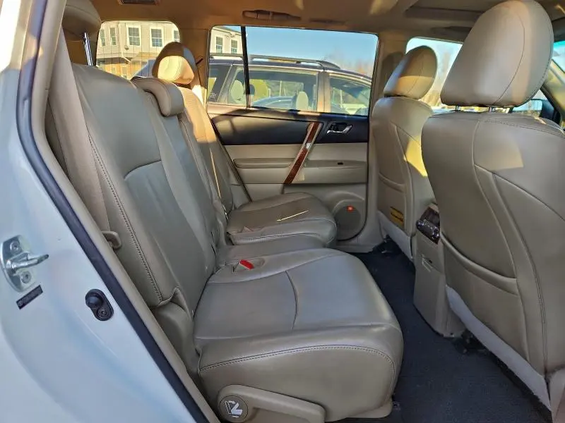 2011 TOYOTA HIGHLANDER LIMITED  