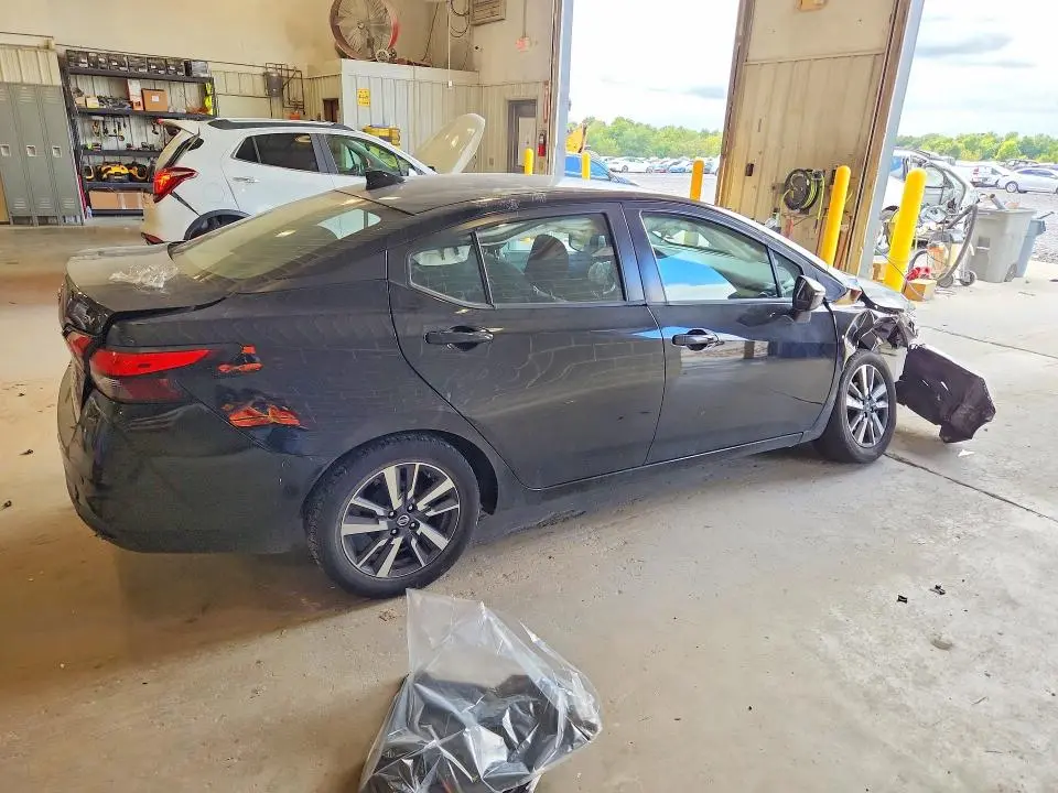 2021 NISSAN VERSA SV  
