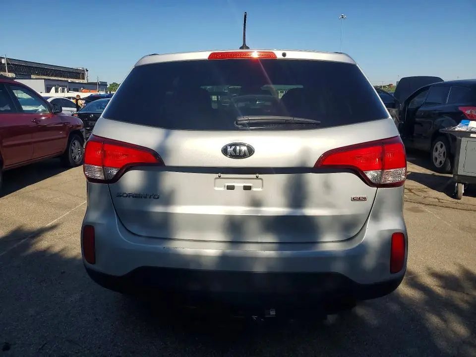 2015 KIA SORENTO LX  
