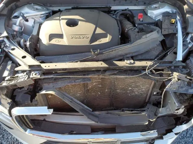 2021 VOLVO XC60 T6 MOMENTUM  