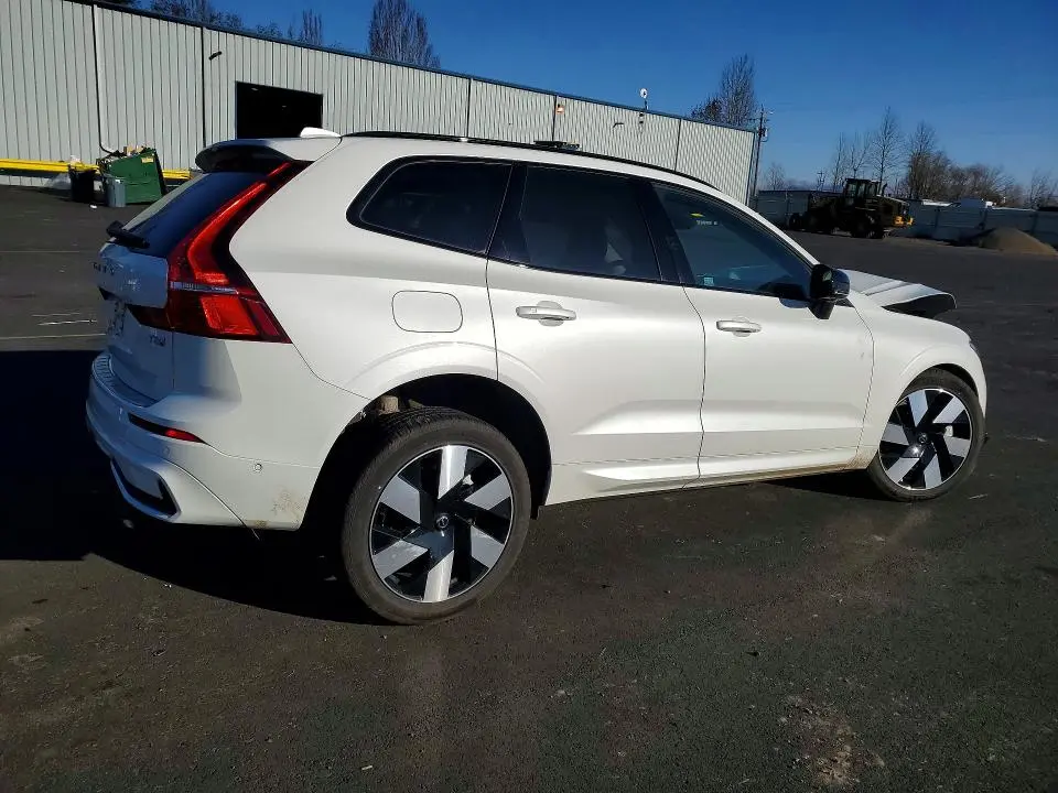 2025 VOLVO XC60 PLUS  