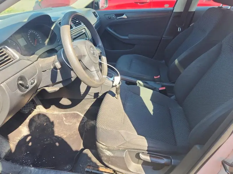 2011 VOLKSWAGEN JETTA BASE  