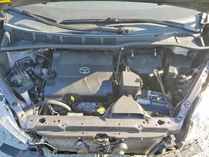 2015 TOYOTA SIENNA XLE 8-PASSENGER  