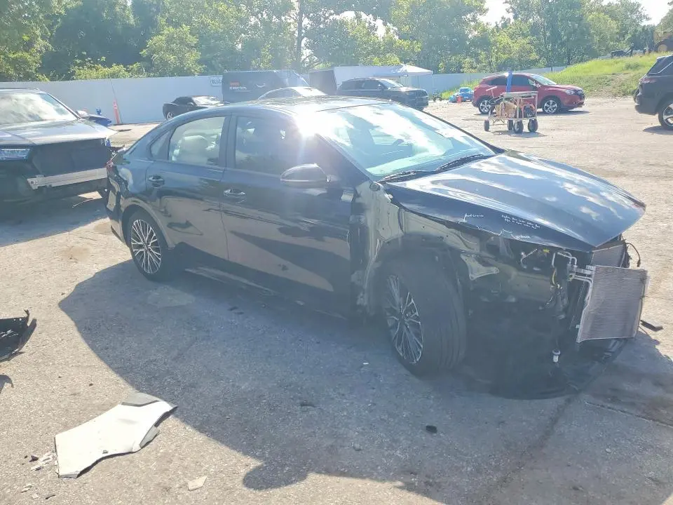2024 KIA FORTE GT LINE  