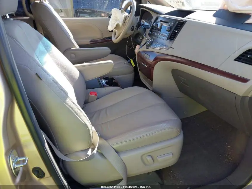 2014 TOYOTA SIENNA XLE V6 8 PASSENGER